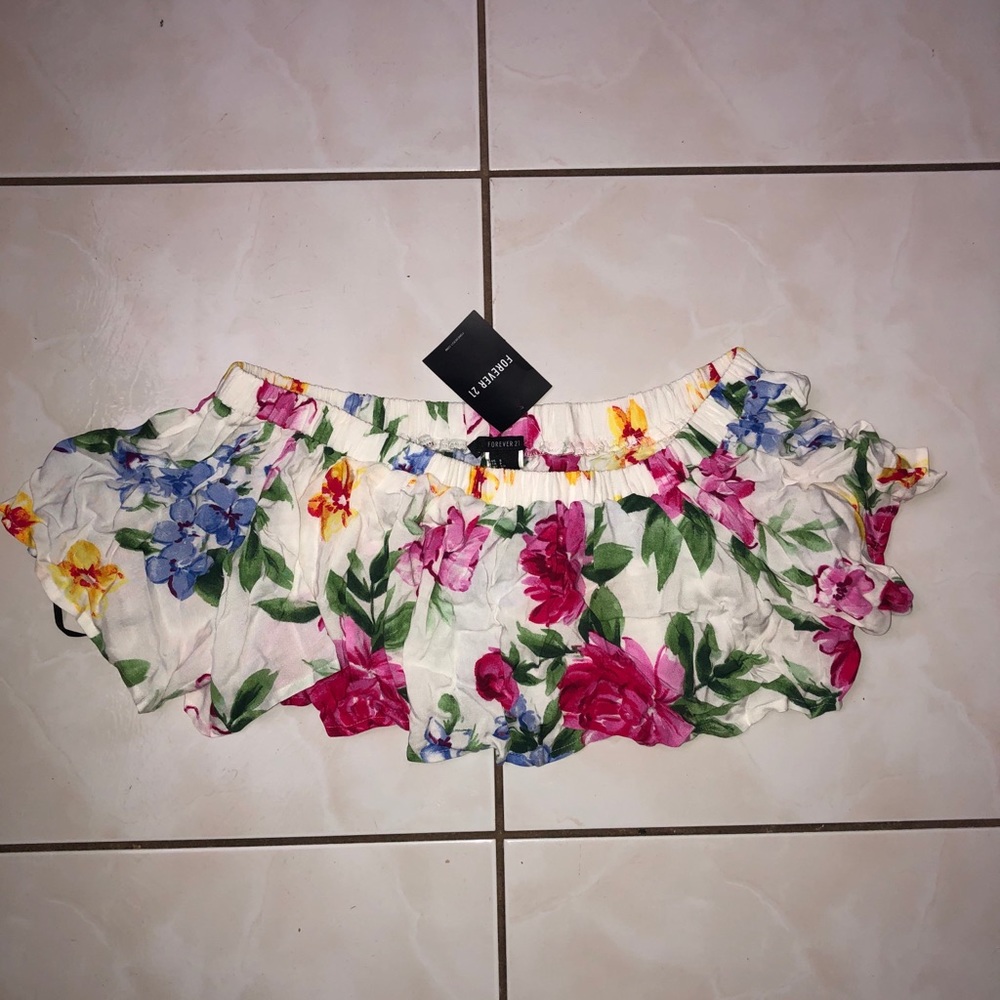 Off the shoulder floral print ruffled crop top